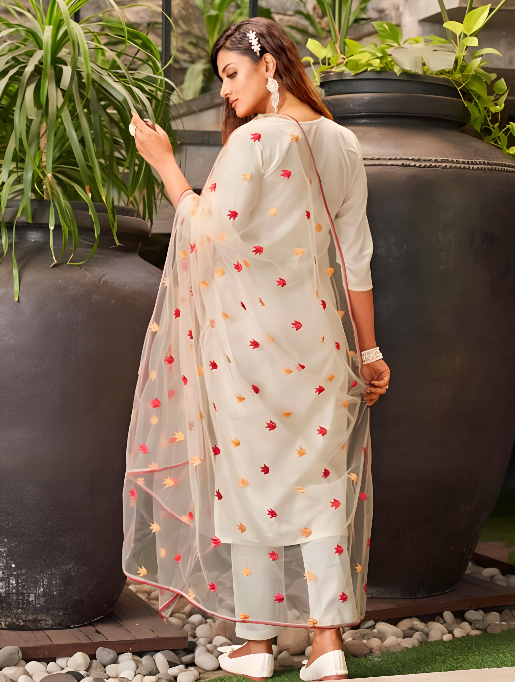 Noori Off-White Floral Kurta Set – Elegant Embroidered Suit with Dupatta for Women