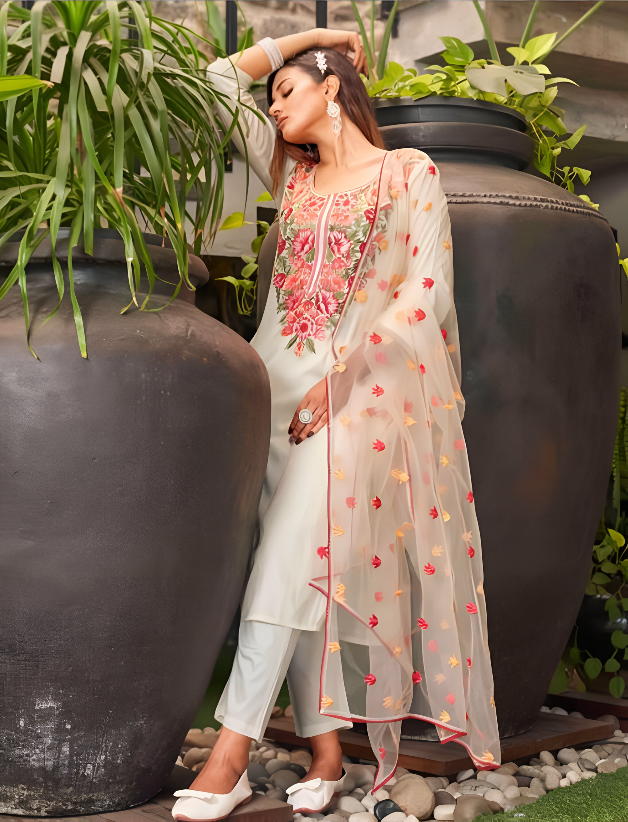 Noori Off-White Floral Kurta Set – Elegant Embroidered Suit with Dupatta for Women