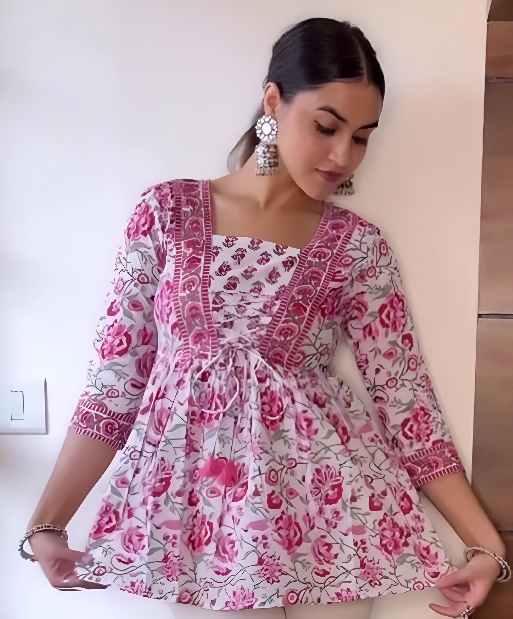 Chic White & Pink Floral Printed Short Kurti – Ethnic Cotton Tunic for Women