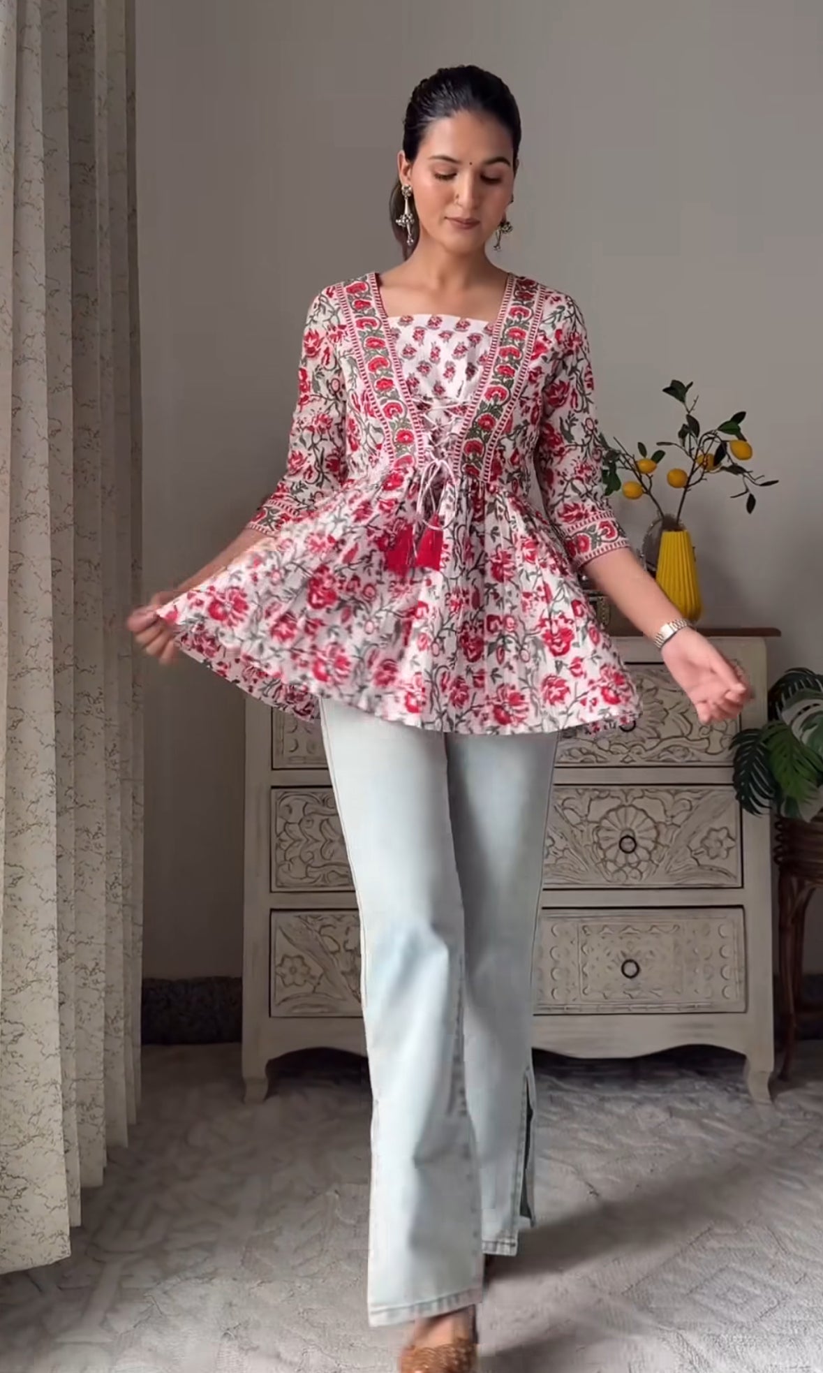 Chic White & Pink Floral Printed Short Kurti – Ethnic Cotton Tunic for Women